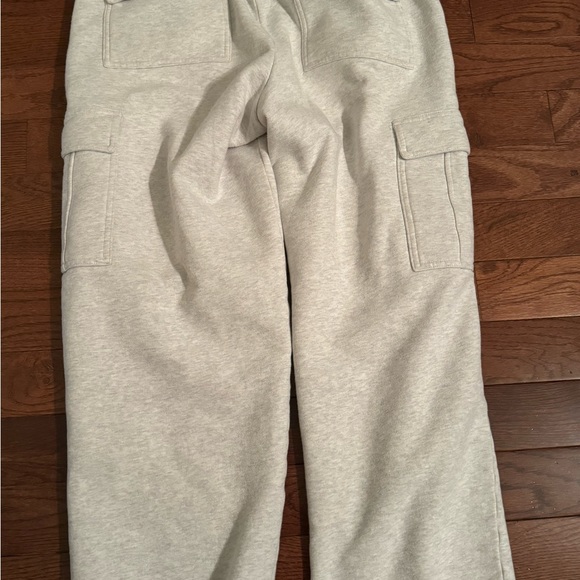Aritzia Heather Cloud White Mega cargo sweatpants - Picture 3 of 4